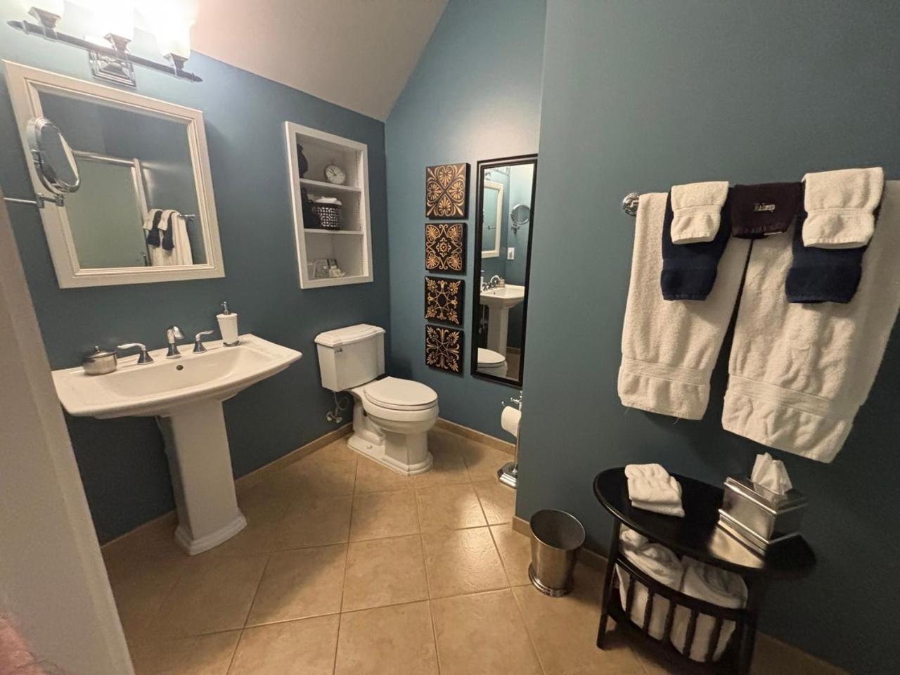 Bed & Breakfast On Tiffany Hill Mills River Room photo
