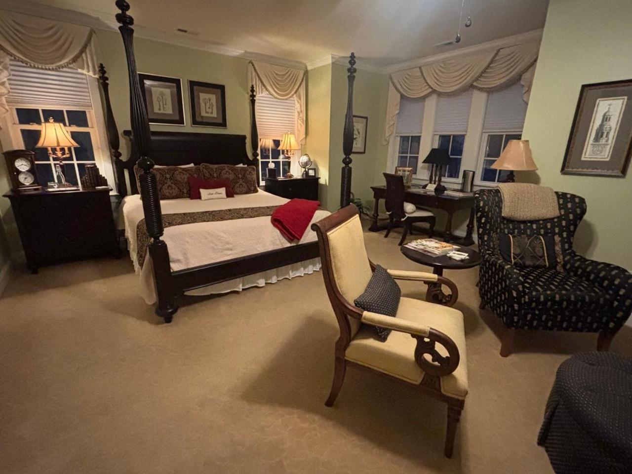 Bed & Breakfast On Tiffany Hill Mills River Room photo