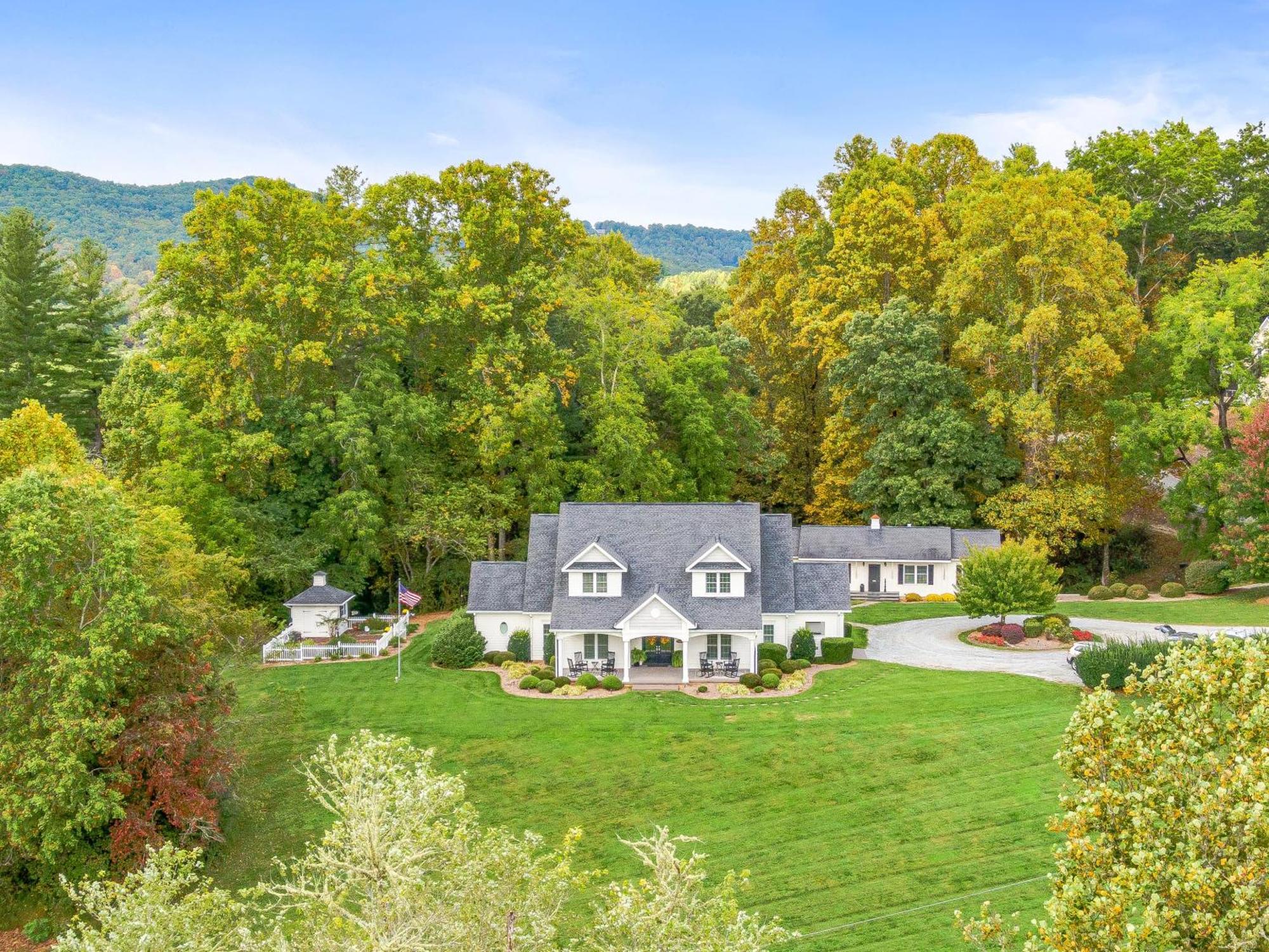 Bed & Breakfast On Tiffany Hill Mills River Exterior photo