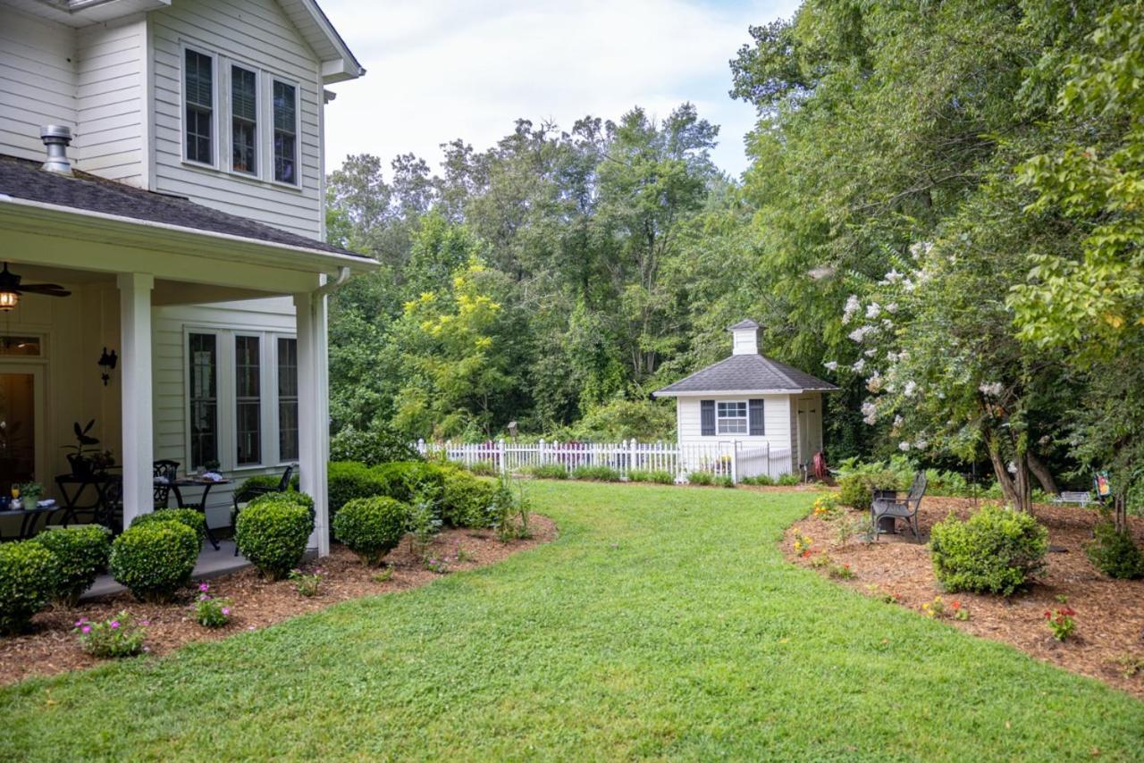Bed & Breakfast On Tiffany Hill Mills River Exterior photo