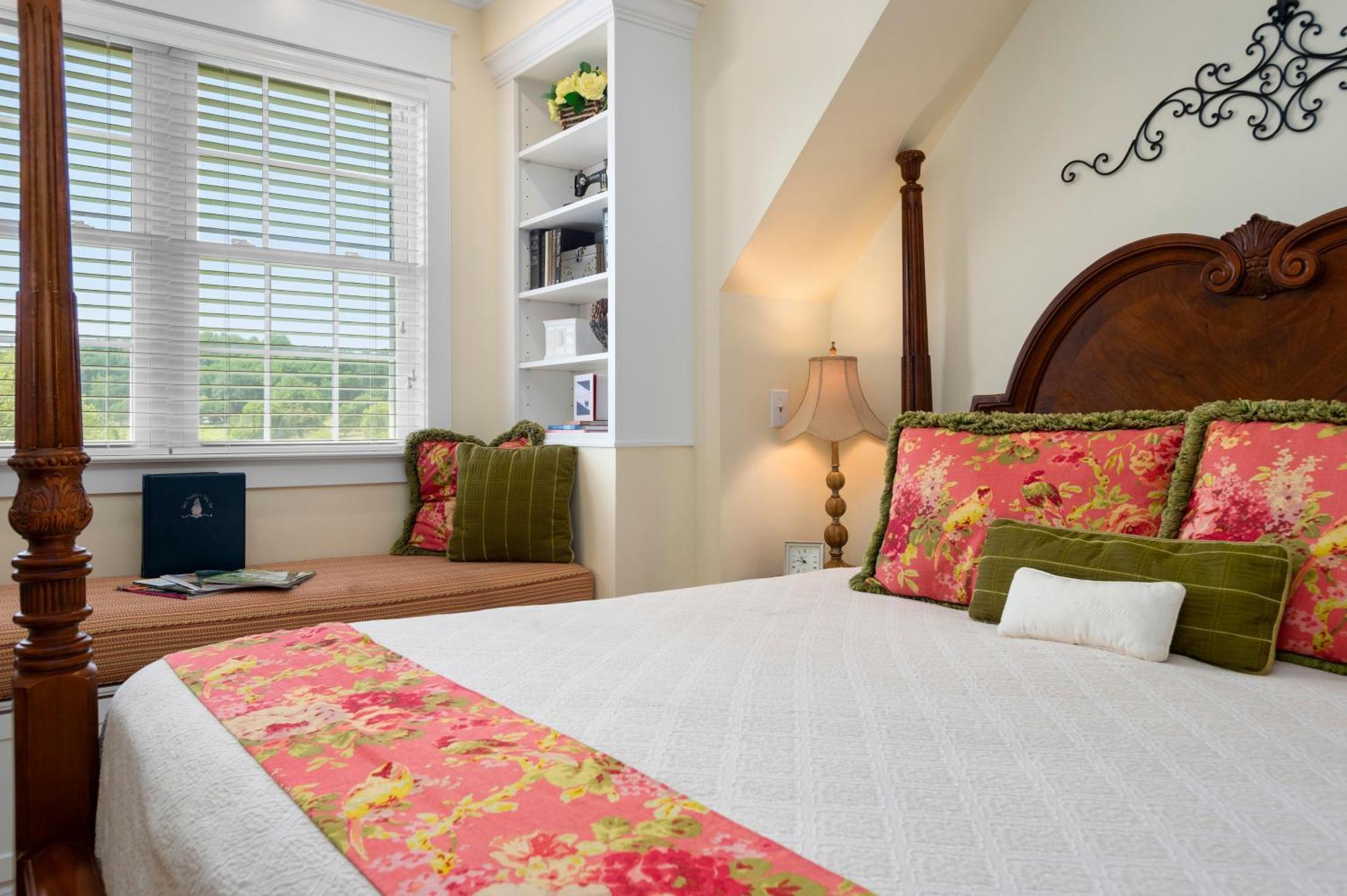 Bed & Breakfast On Tiffany Hill Mills River Room photo
